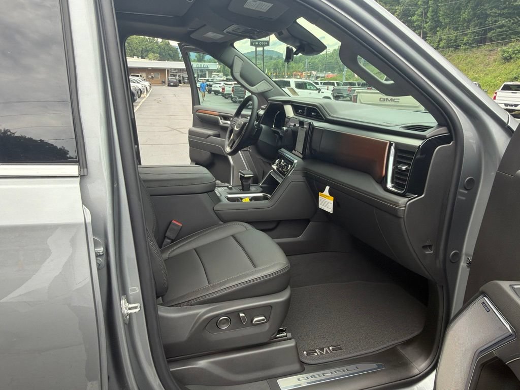New 2026 GMC Sierra 1500 Denali w/ Denali Reserve Package AWD/4WD image 14