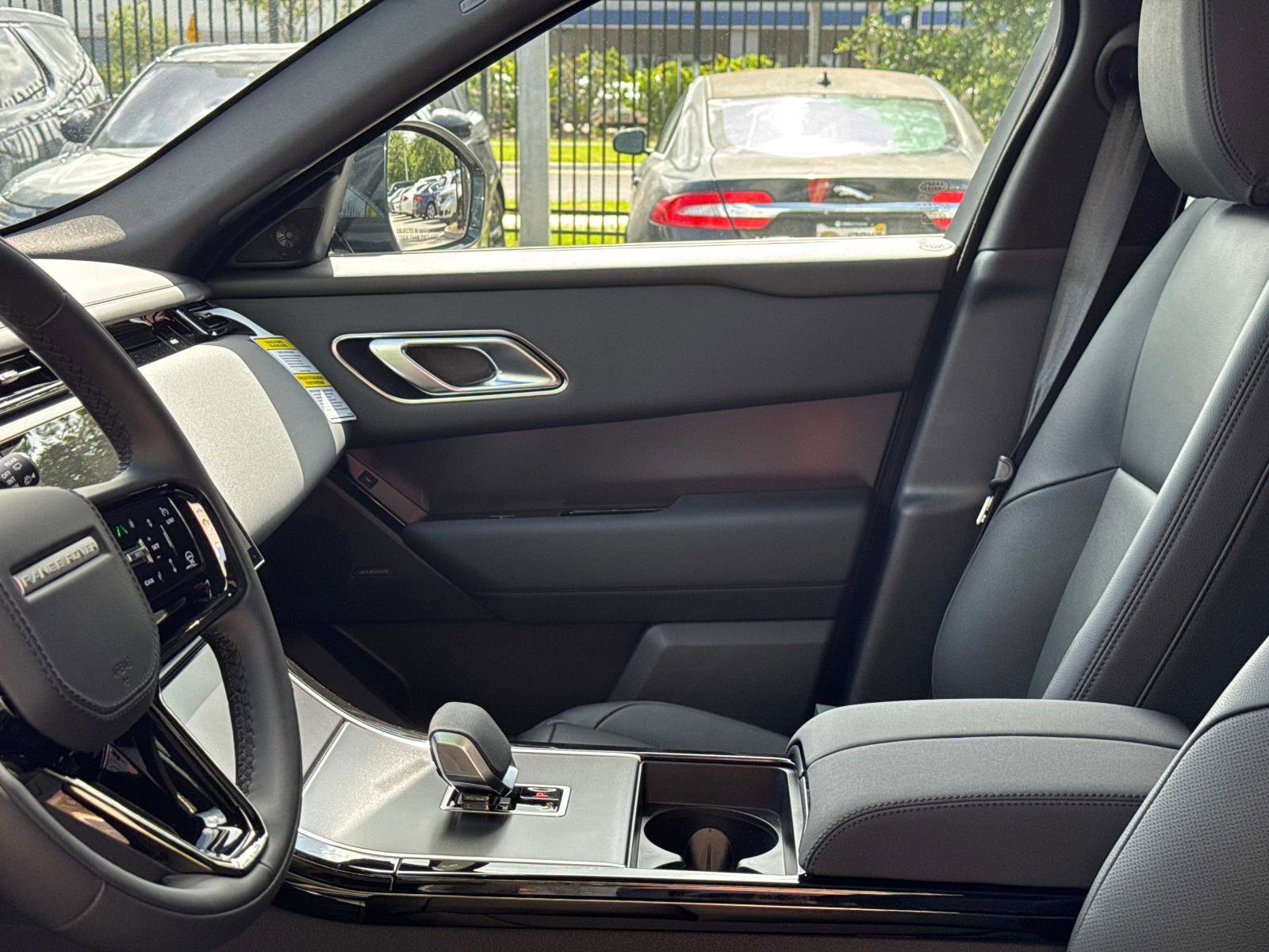 New 2026 Land Rover Range Rover Velar Dynamic SE image 21