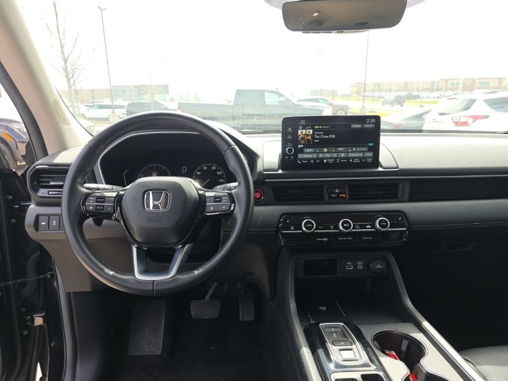 Used 2025 Honda Pilot EX-L image 11