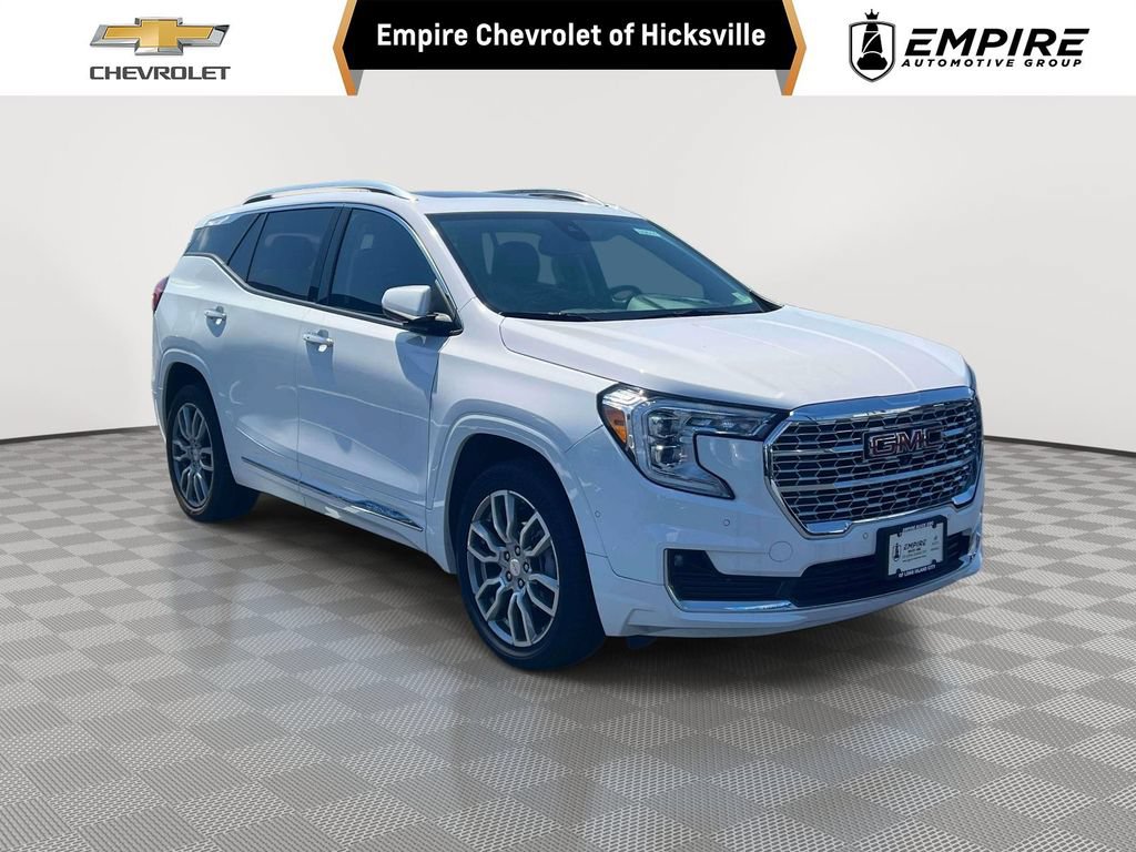 Used 2022 GMC Terrain Denali w/ Denali Premium Package AWD/4WD image 1