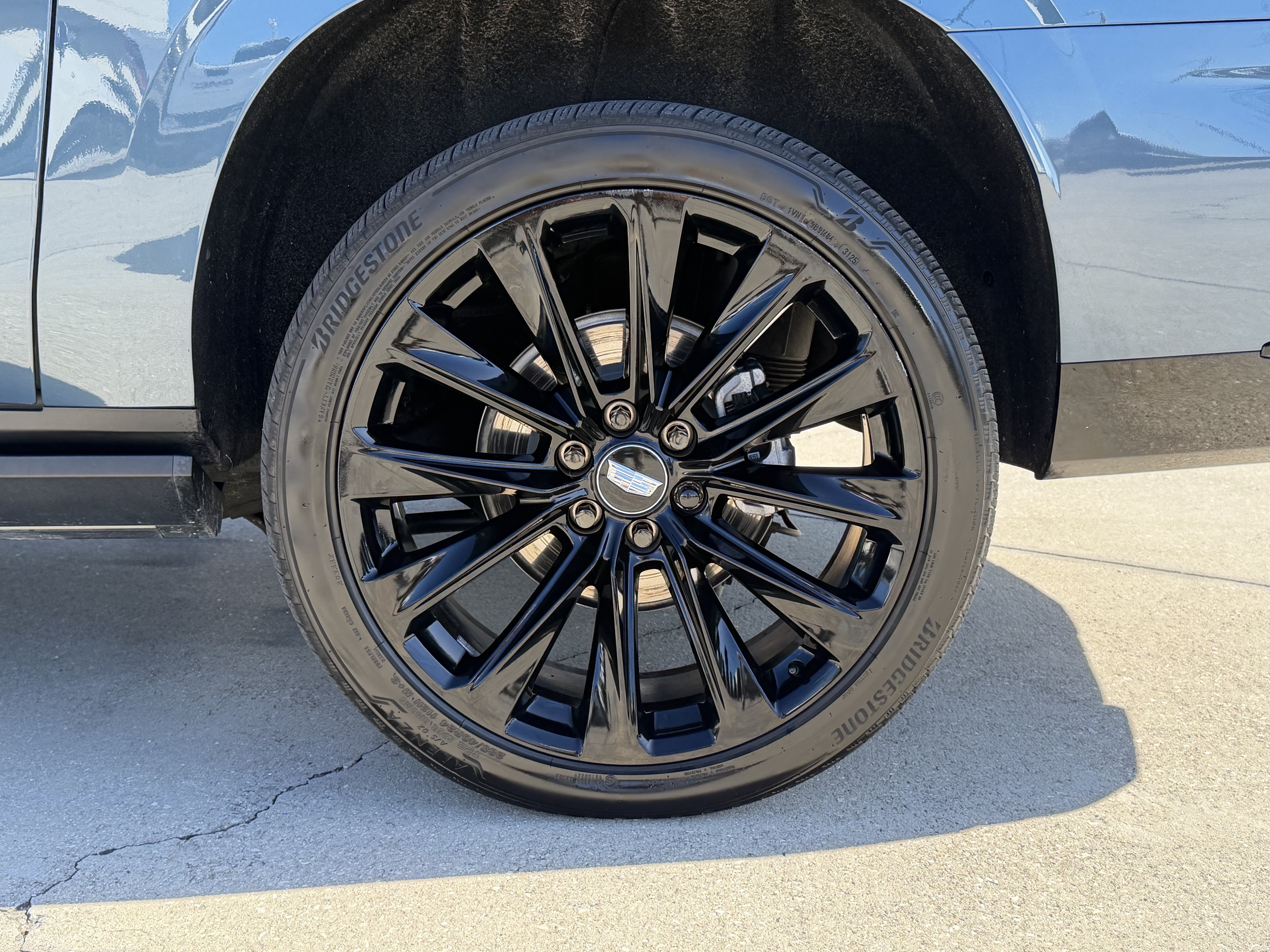 Certified 2026 Cadillac Escalade ESV Platinum Sport w/ LPO, ONYX Package AWD/4WD image 36