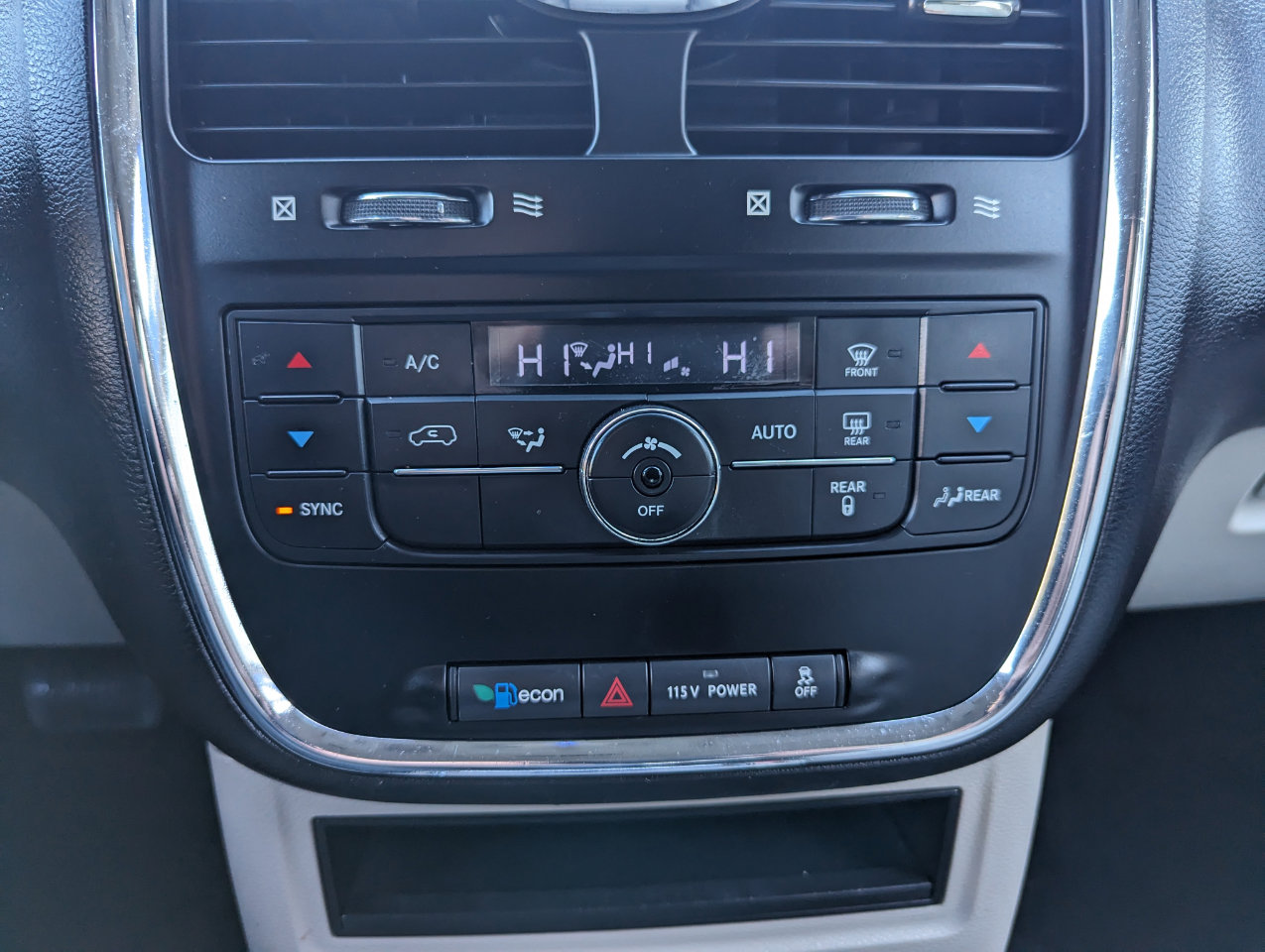 Used 2013 Chrysler Town & Country Touring image 24