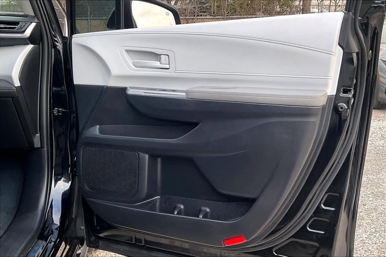 Used 2025 Toyota Sienna LE w/ LE Plus Package image 23