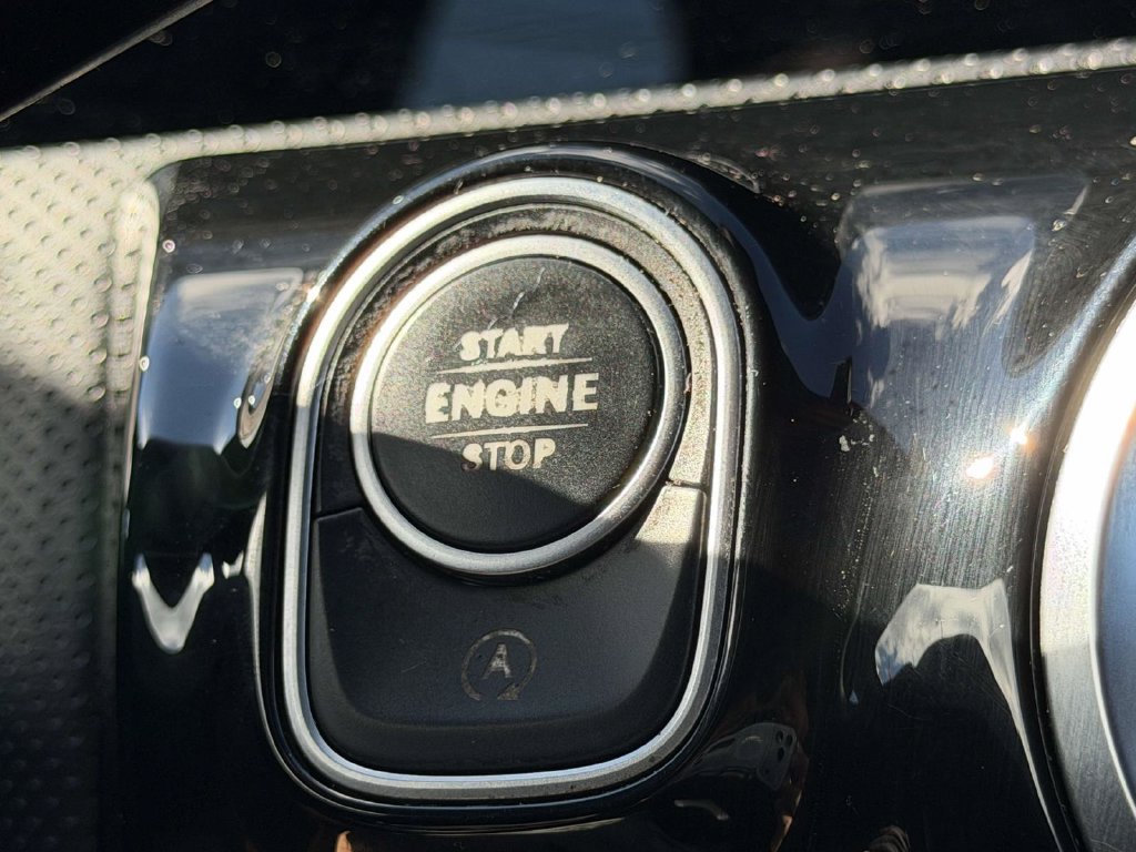 Used 2020 Mercedes-Benz A 220 4MATIC image 32