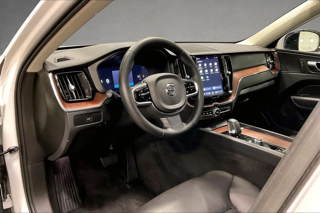 Certified 2023 Volvo XC60 B5 Plus w/ Climate Package AWD/4WD image 17