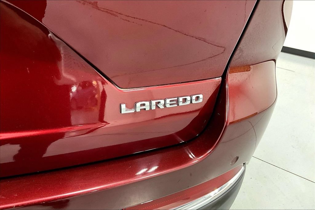 Used 2023 Jeep Grand Cherokee Laredo AWD/4WD image 32