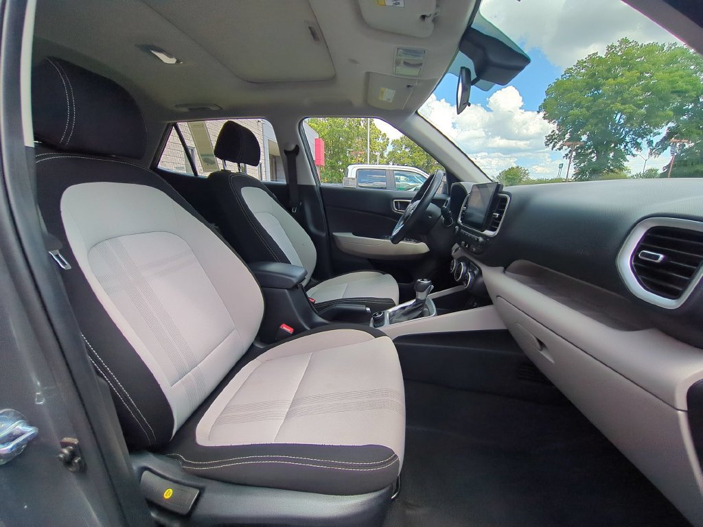Used 2025 Hyundai Venue SEL FWD image 30