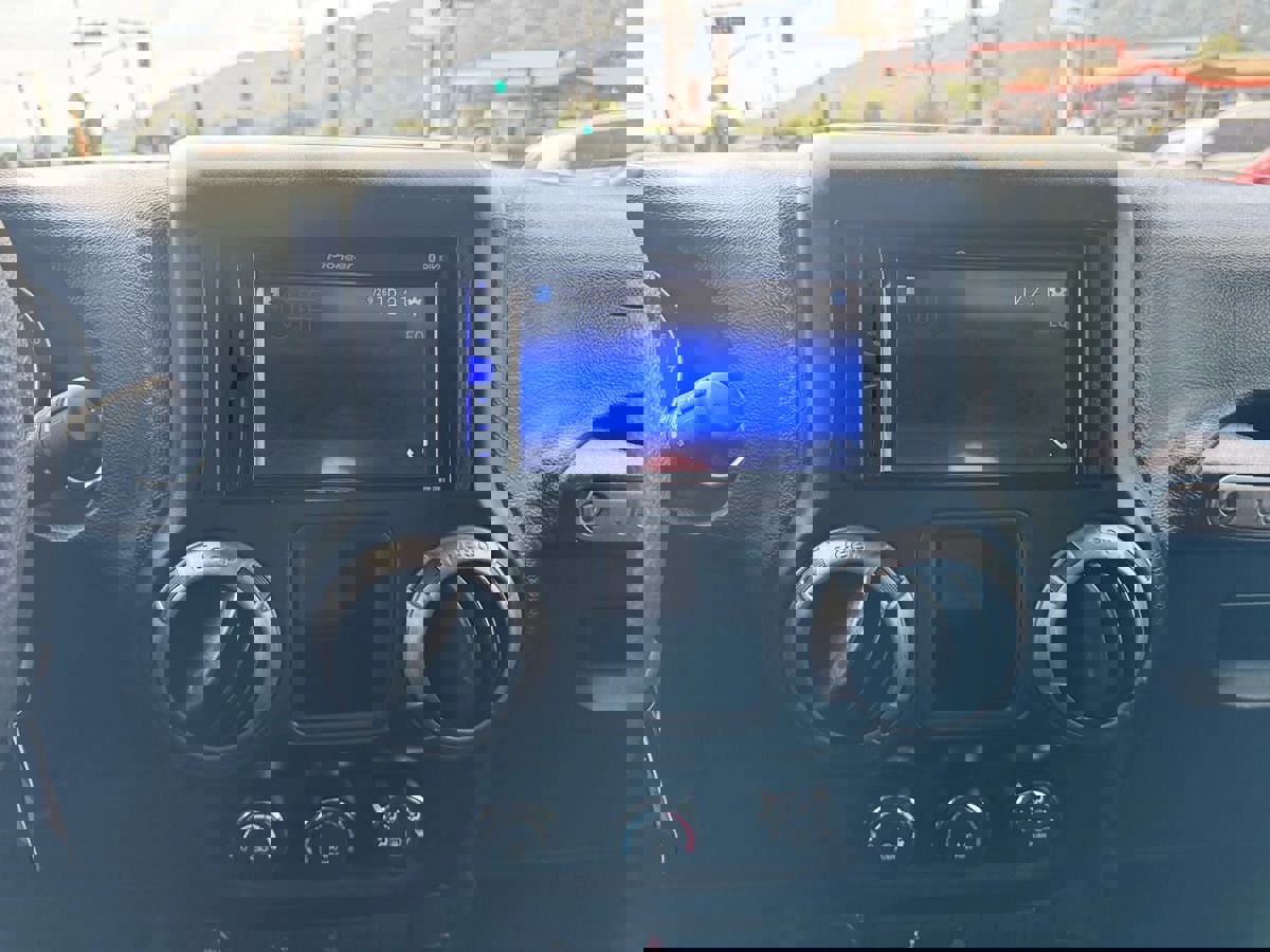 Used 2018 Jeep Wrangler Unlimited Sport image 17