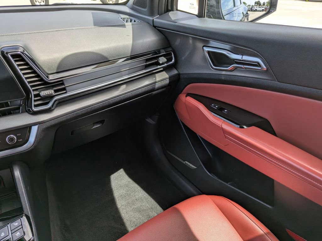 Certified 2025 Kia Sportage SX FWD image 18