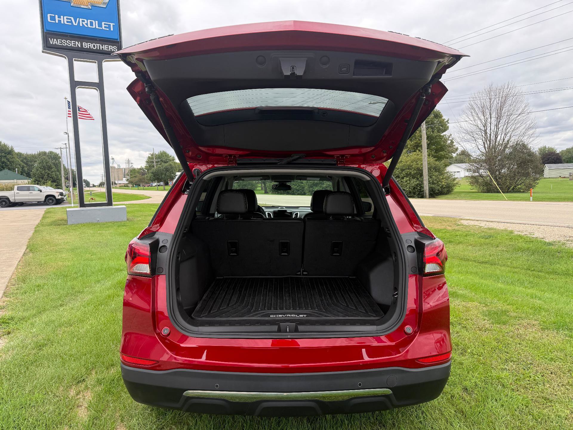 Certified 2024 Chevrolet Equinox Premier AWD/4WD image 11