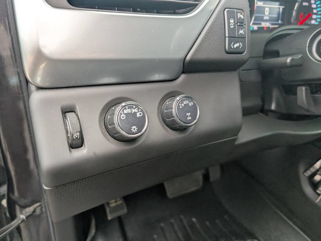 Used 2018 Chevrolet Tahoe LT AWD/4WD image 16