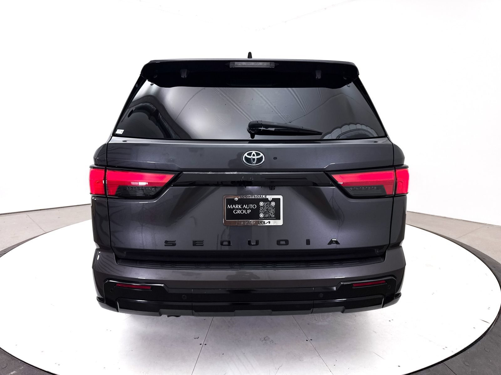 Used 2023 Toyota Sequoia Platinum AWD/4WD image 18
