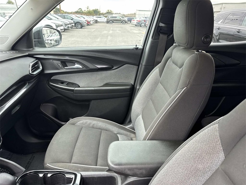 Used 2023 Chevrolet TrailBlazer LT w/ Convenience Package image 32