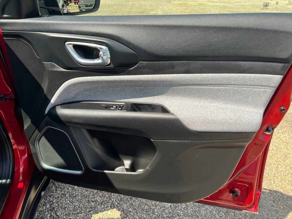 Used 2025 Jeep Compass Sport image 11