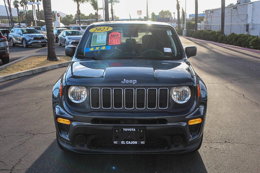 Used 2023 Jeep Renegade Latitude AWD/4WD image 20