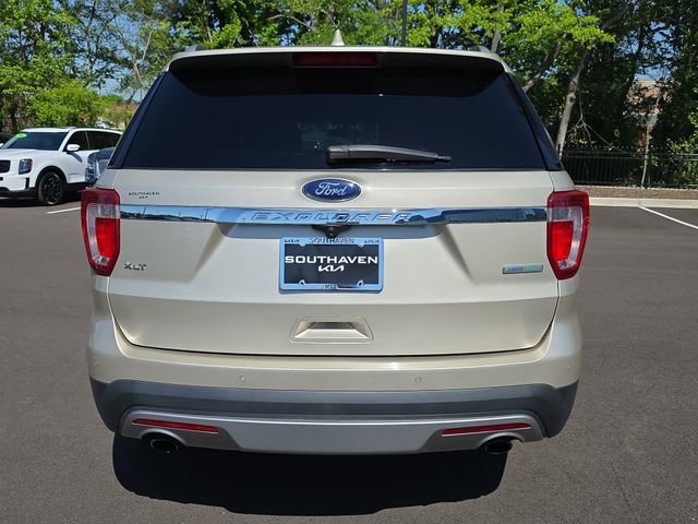 Used 2017 Ford Explorer XLT image 4