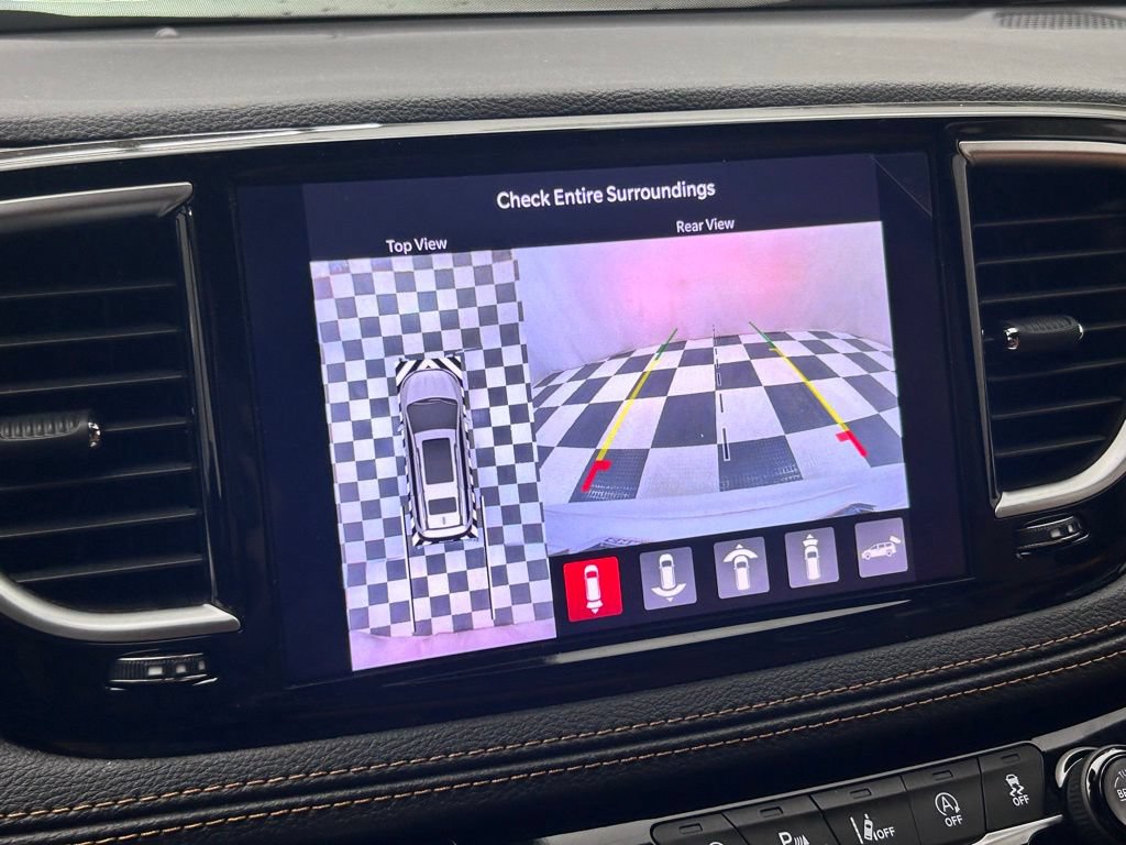 Certified 2022 Chrysler Pacifica Pinnacle AWD/4WD image 23