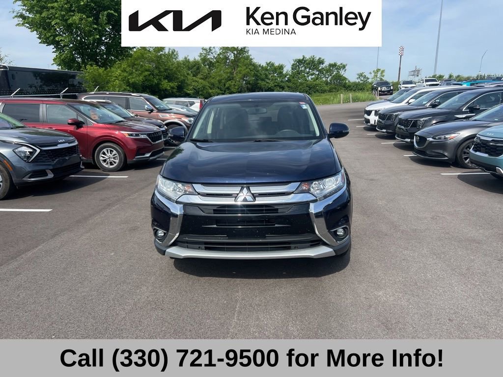 Used 2016 Mitsubishi Outlander SE AWD/4WD image 2