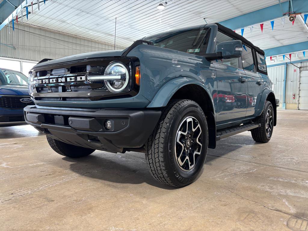 Used 2023 Ford Bronco Outer Banks image 3