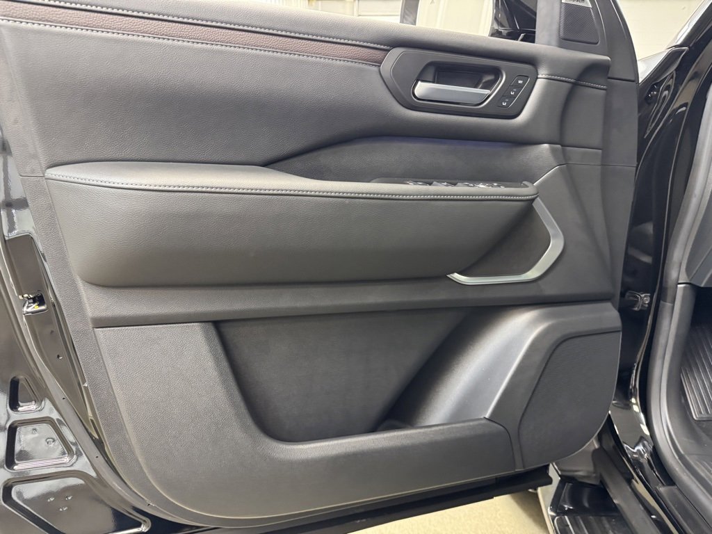 New 2025 Nissan Armada Platinum Reserve image 8