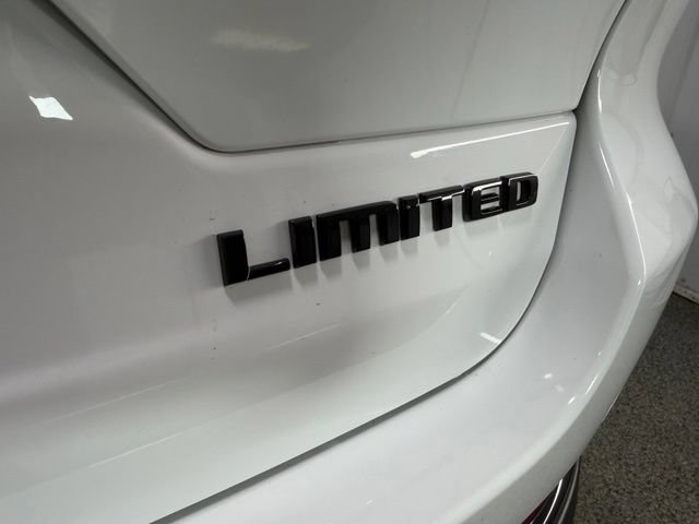 Used 2023 Jeep Grand Cherokee Limited w/ Luxury Tech Group II AWD/4WD image 32