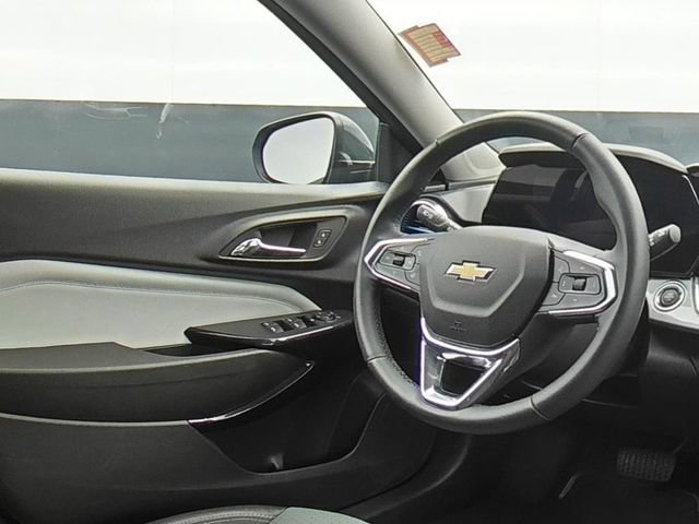 Used 2025 Chevrolet Trax LT w/ LT Convenience Package FWD image 19