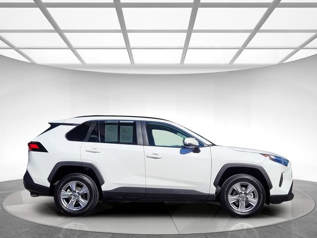 Used 2022 Toyota RAV4 XLE w/ Convenience Package FWD image 3