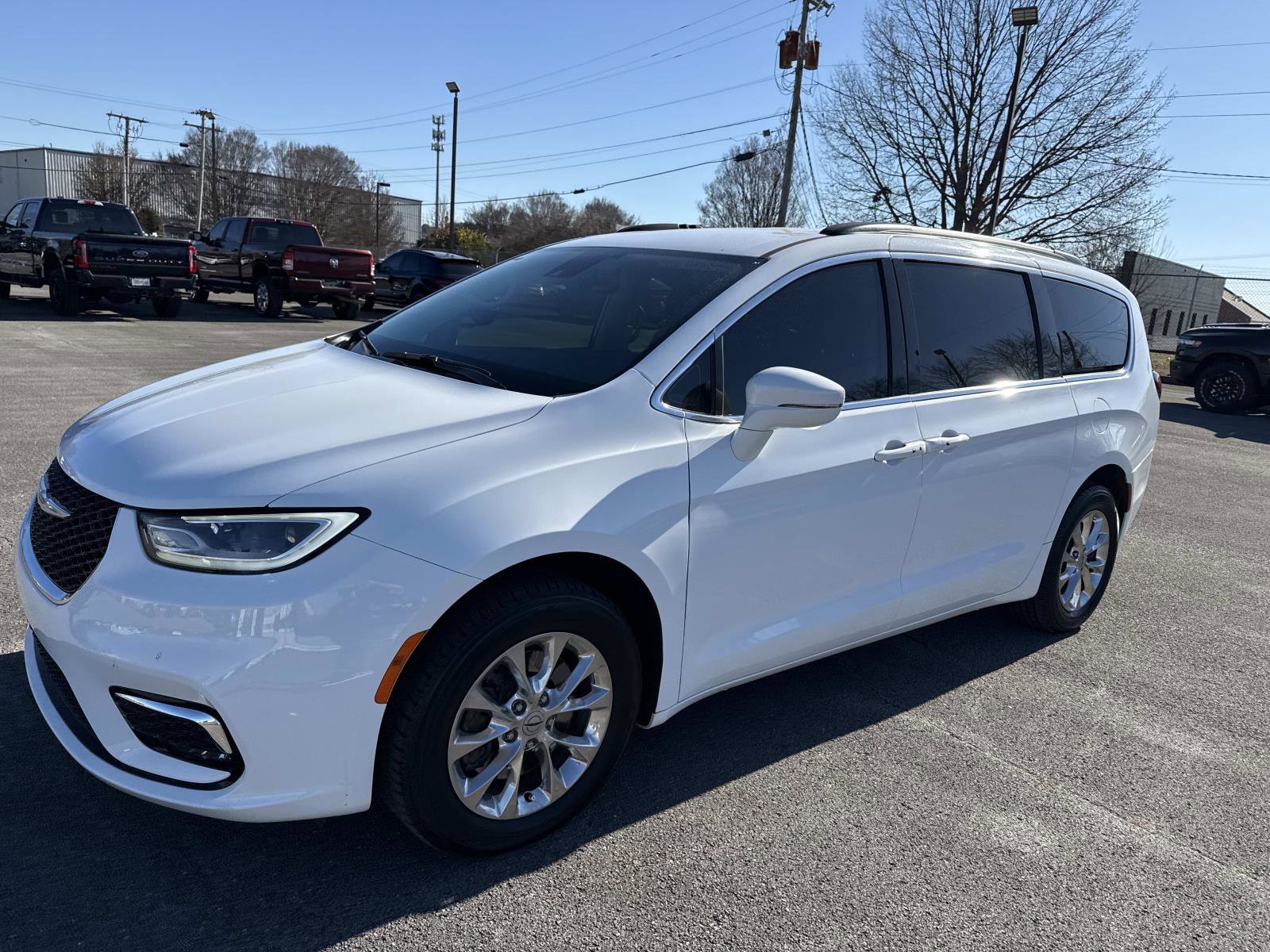 Certified 2022 Chrysler Pacifica Touring-L image 9