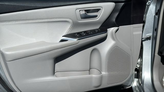 Used 2016 Toyota Camry XLE w/ Moonroof Package FWD image 23