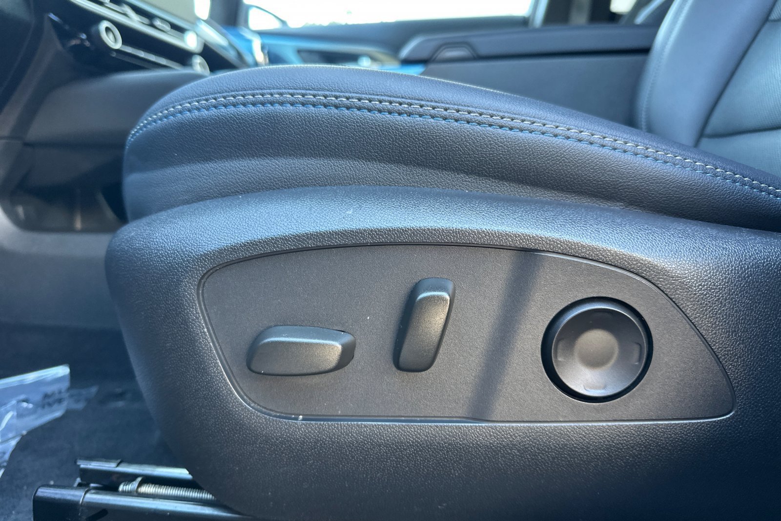 Used 2024 Chevrolet Equinox EV LT FWD image 13