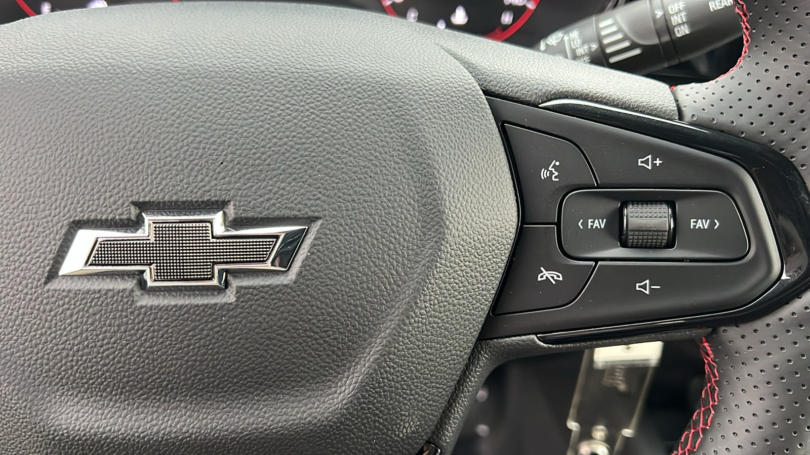 New 2026 Chevrolet Trax RS w/ Sunroof Package FWD image 24