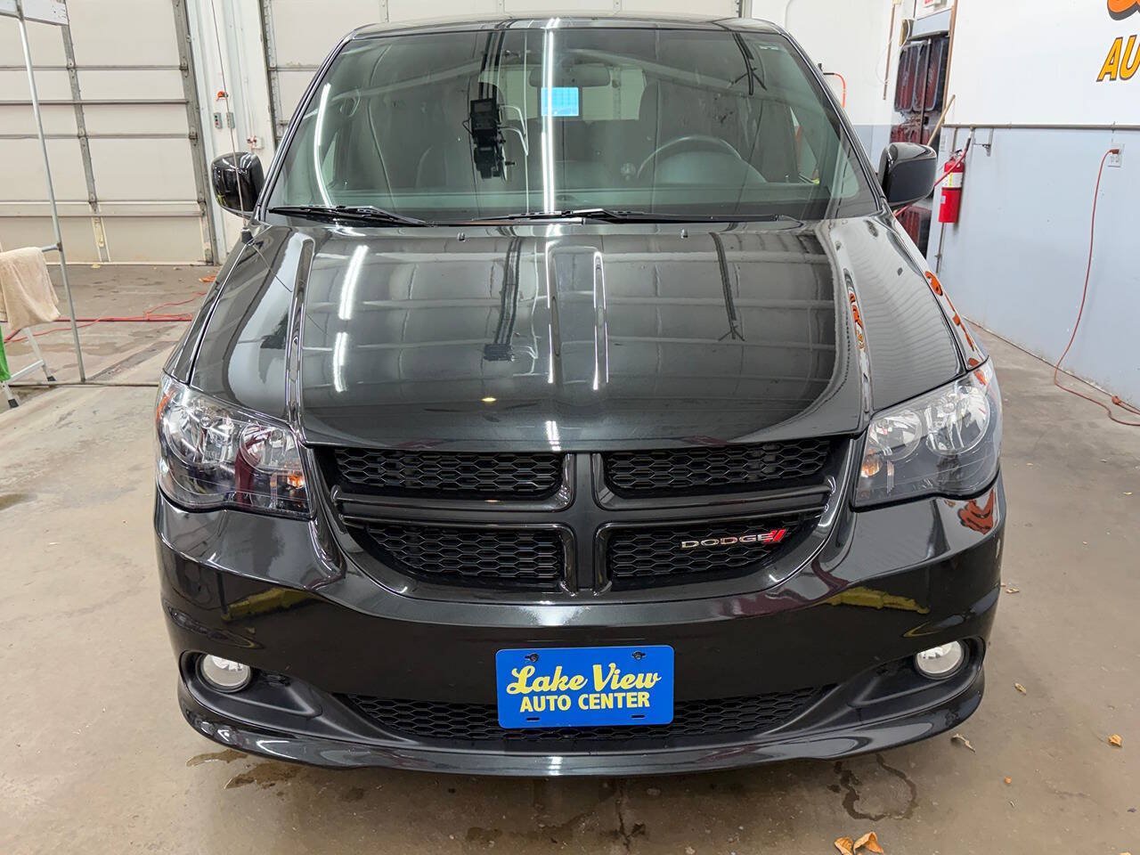 Used 2015 Dodge Grand Caravan R/T FWD image 3
