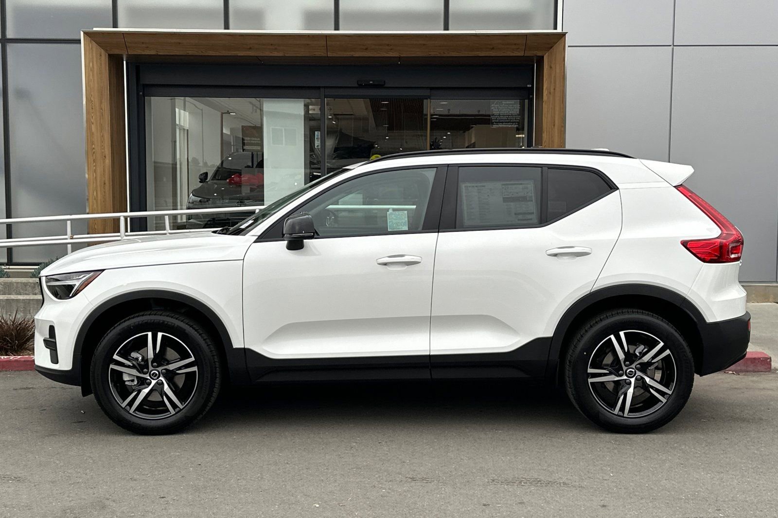 New 2026 Volvo XC40 B4 Core w/ Climate Package image 5
