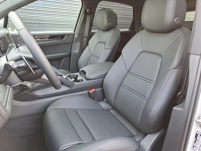 New 2026 Porsche Cayenne GTS image 5