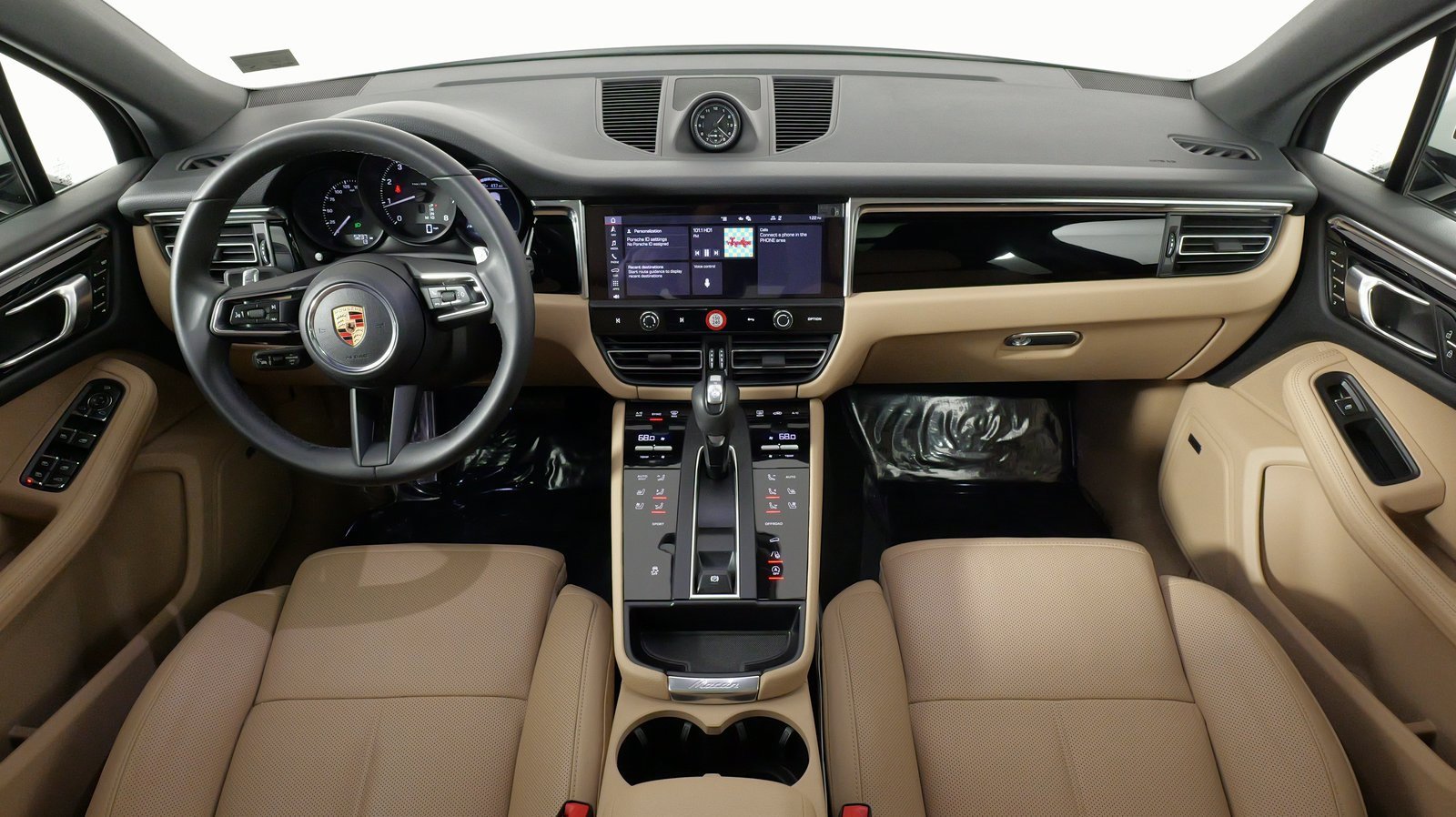 Used 2025 Porsche Macan image 46