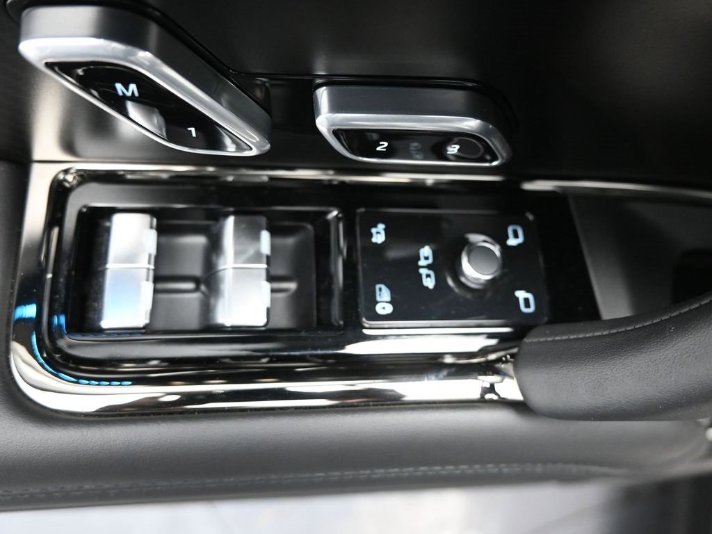 Used 2025 Land Rover Range Rover Sport SV Edition Two image 23