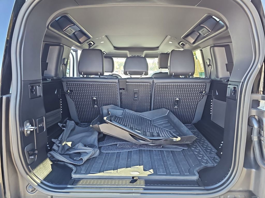 Used 2023 Land Rover Defender 110 S image 16