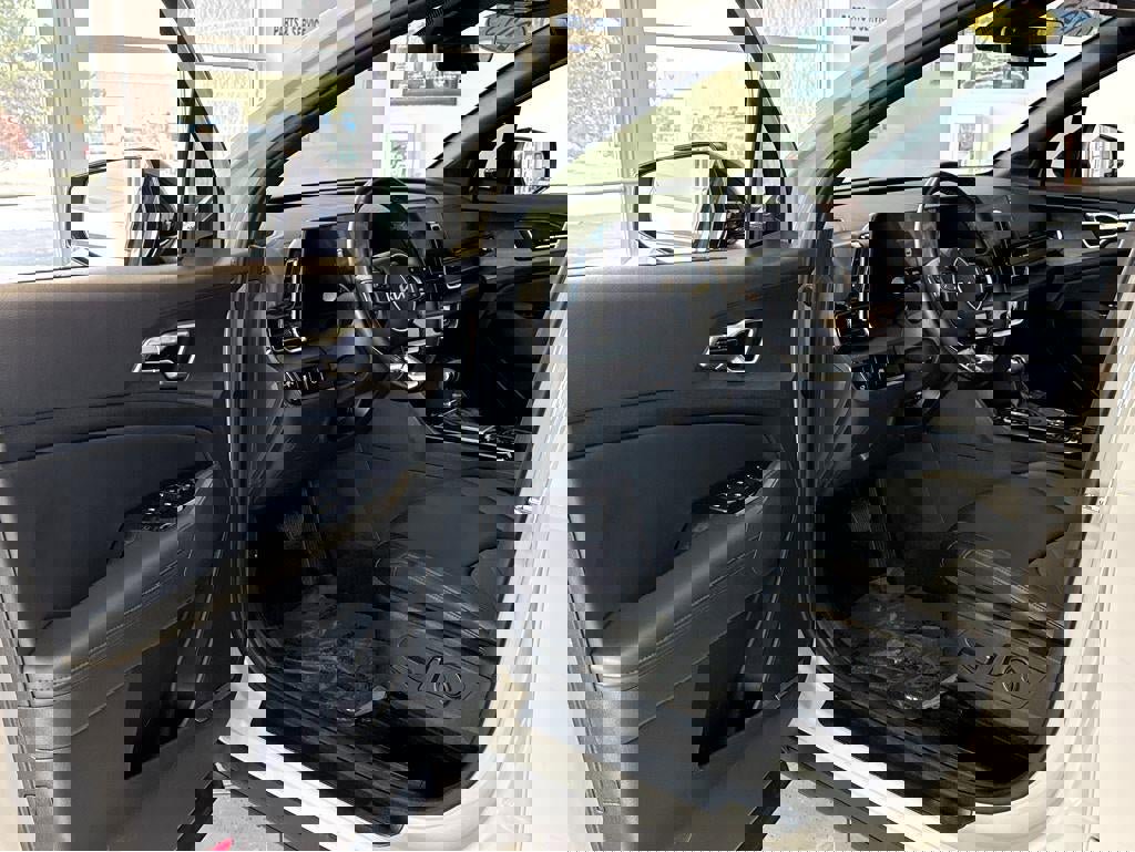 Used 2025 Kia Sportage X-Line w/ Premium Package image 15