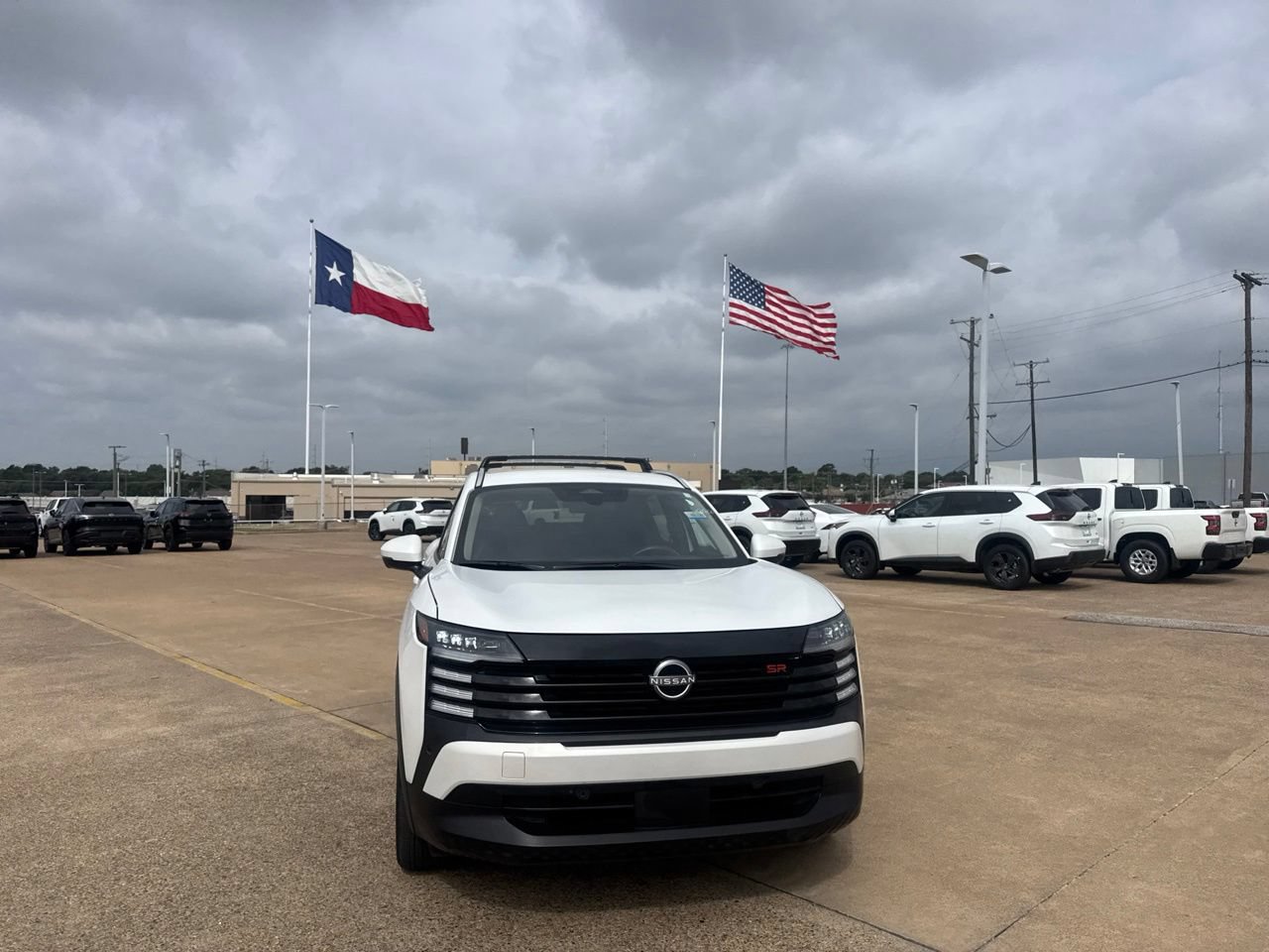 Certified 2025 Nissan Kicks SR FWD image 4