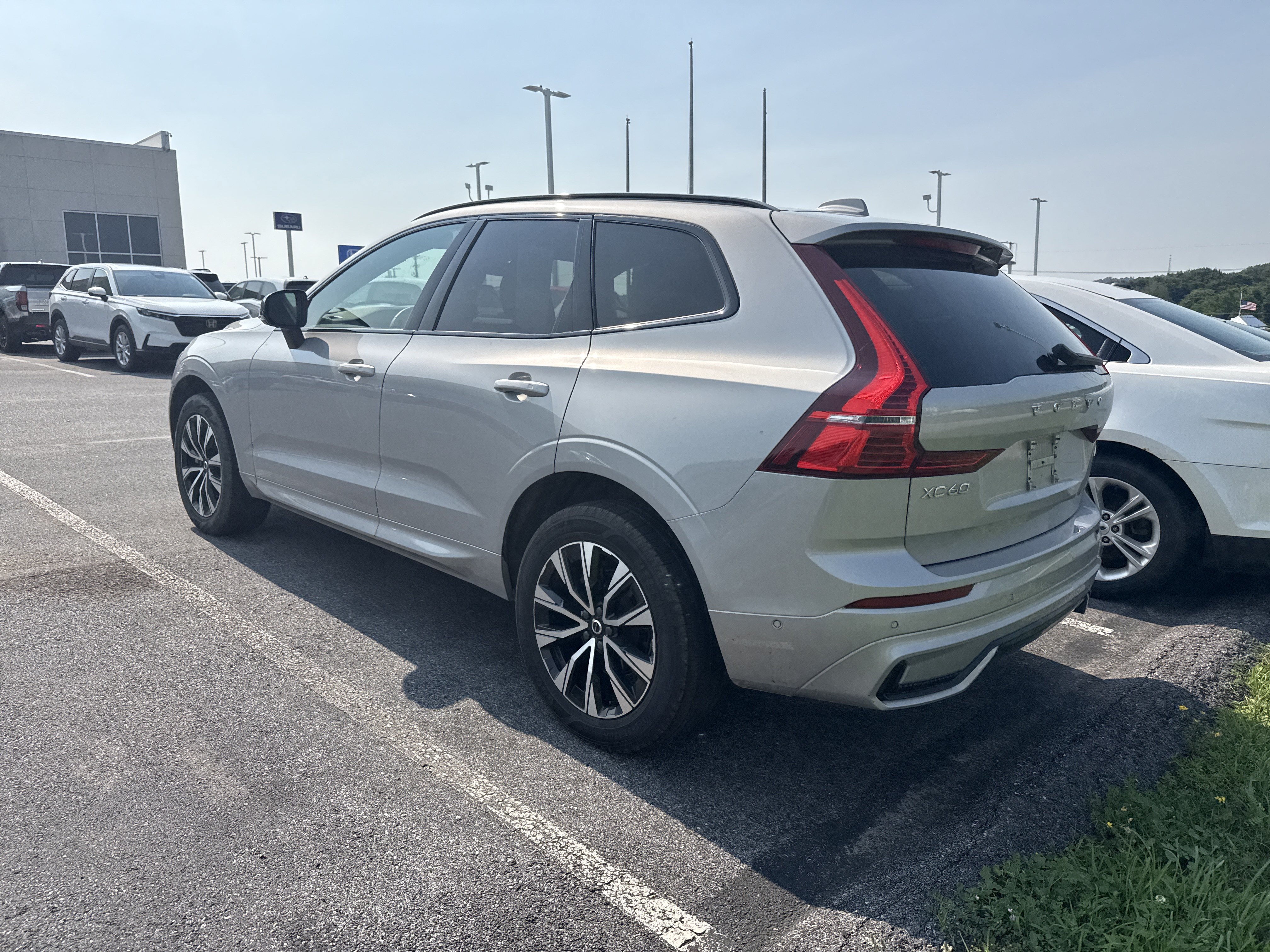 Used 2024 Volvo XC60 B5 Plus AWD/4WD image 6