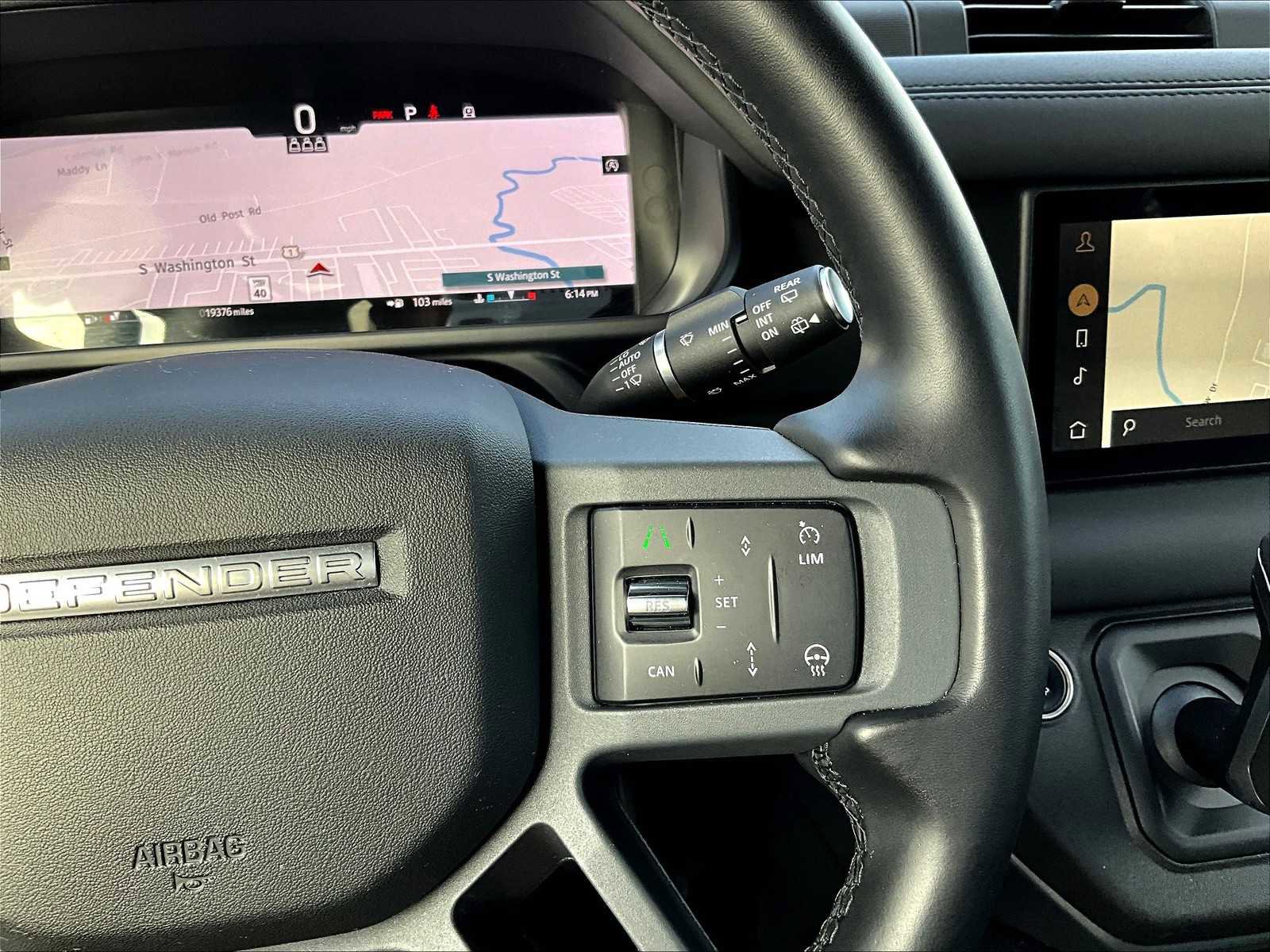 Used 2024 Land Rover Defender 90 X-Dynamic SE image 24