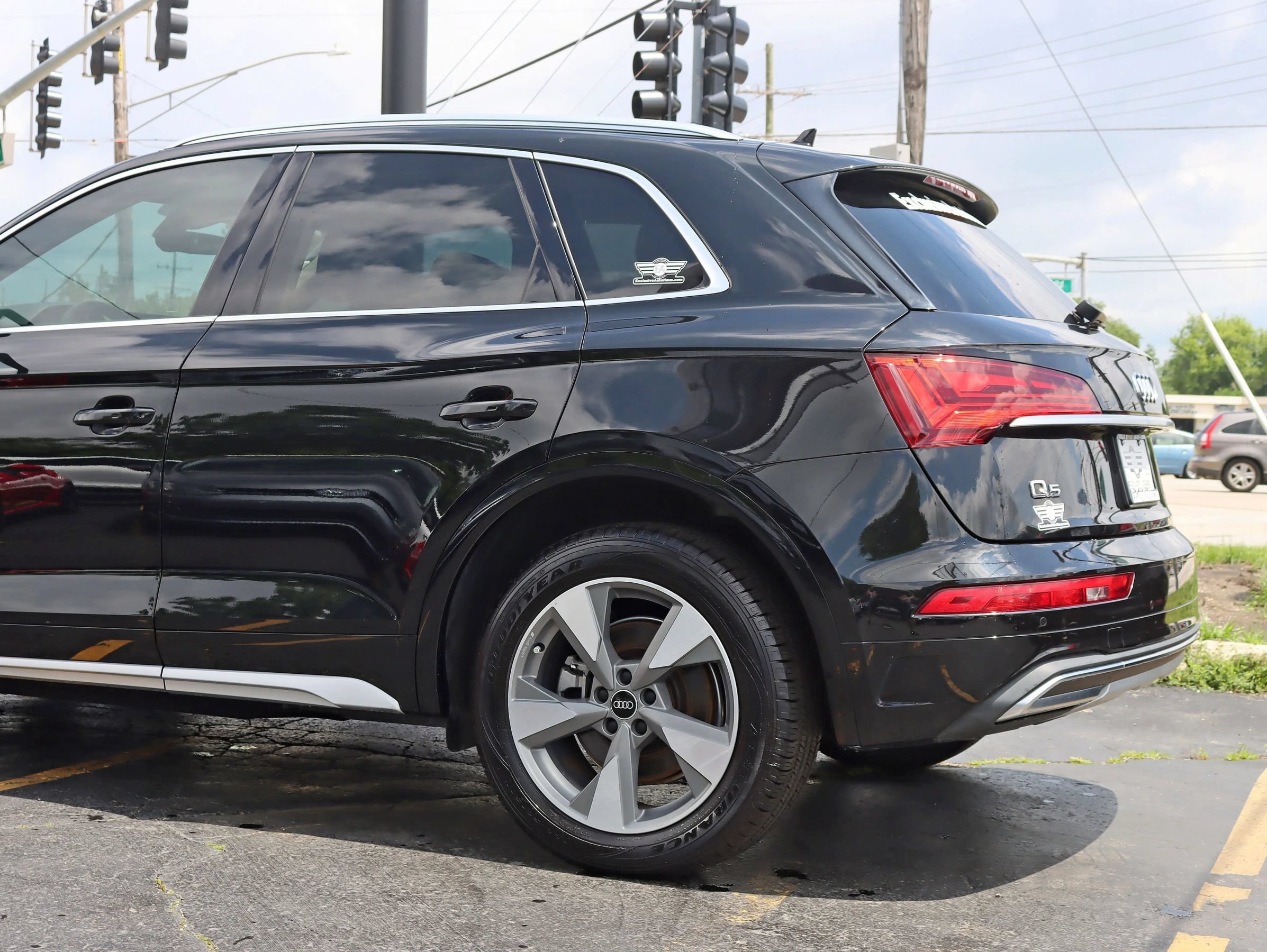 Used 2022 Audi Q5 2.0T Premium Plus w/ Premium Plus Package AWD/4WD image 13