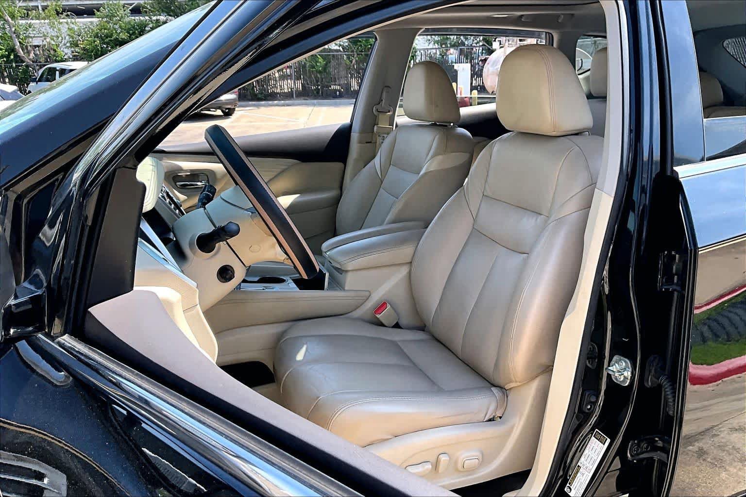 Used 2016 Nissan Murano Platinum w/ Platinum Technology Package FWD image 8