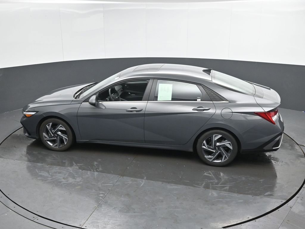 Used 2025 Hyundai Elantra Limited FWD image 38