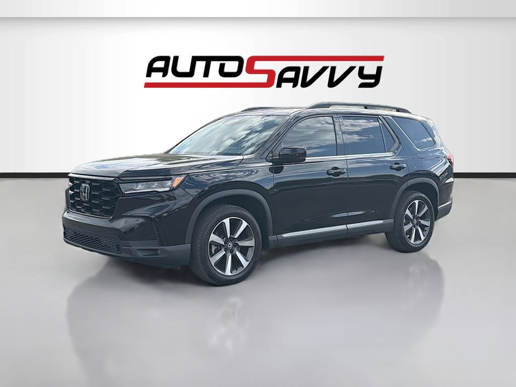 Used 2025 Honda Pilot Touring image 3