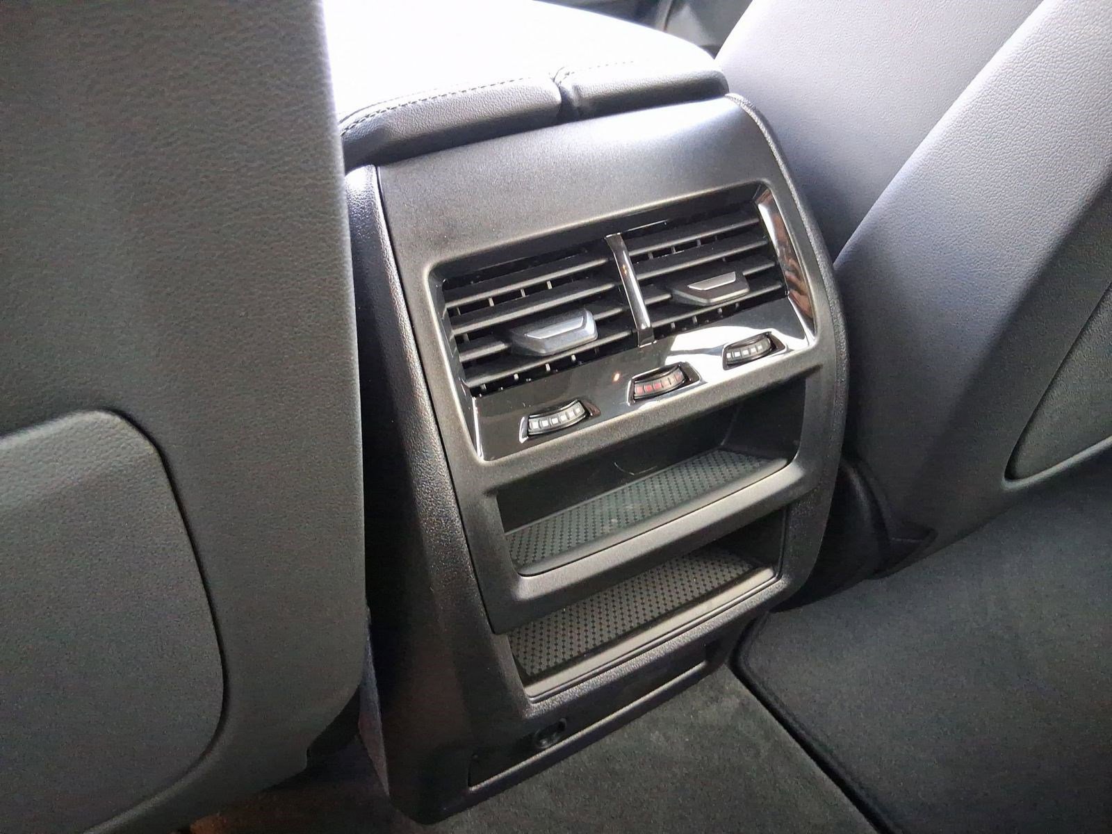 Used 2026 BMW X5 sDrive40i w/ Premium Package image 29