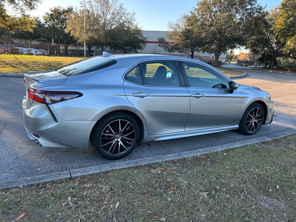 Used 2024 Toyota Camry SE image 5