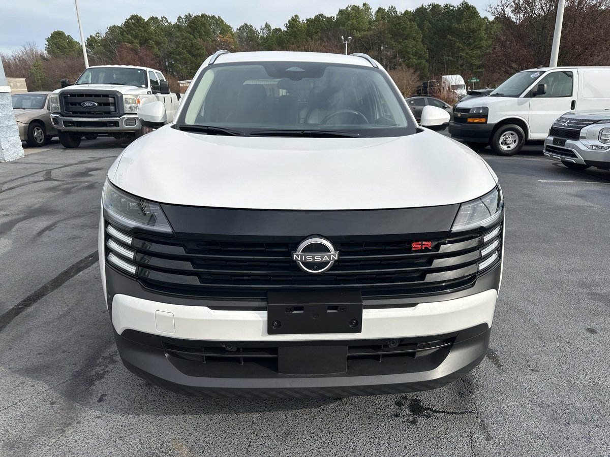 Used 2025 Nissan Kicks SR image 2