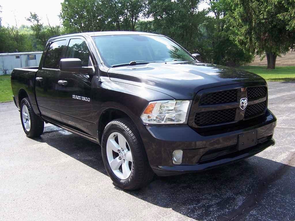 Used 2015 RAM 1500 Express AWD/4WD image 3