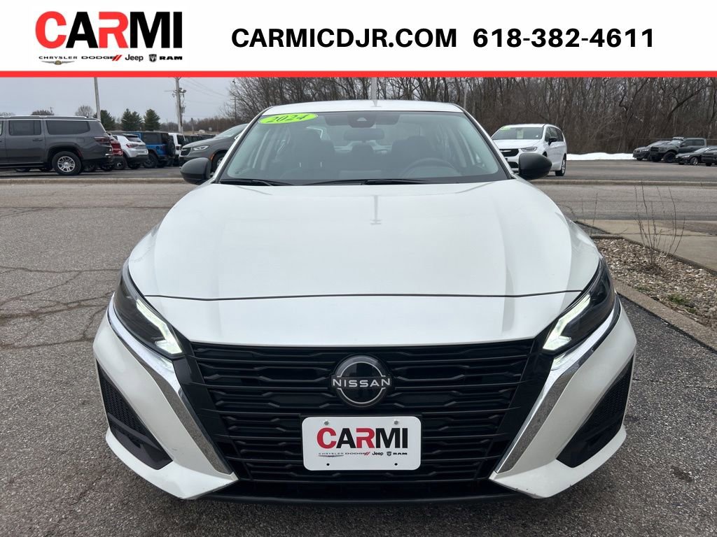 Used 2024 Nissan Altima 2.5 SV FWD image 2